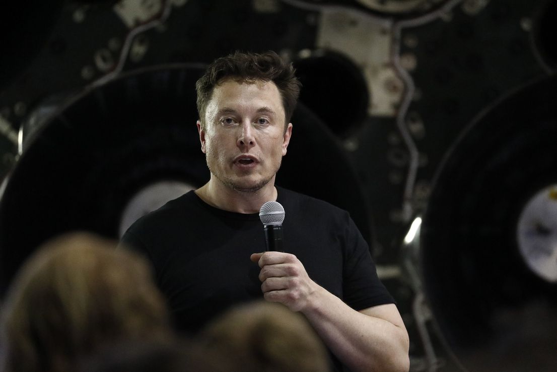 Elon Musk dice que el túnel de prueba de "Hyperloop" está "casi listo"