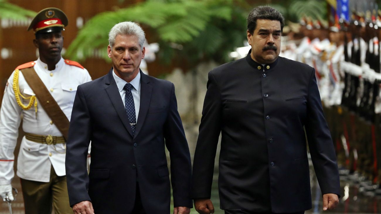 Cuba devalúa su moneda por primera vez desde que comenzó la revolución