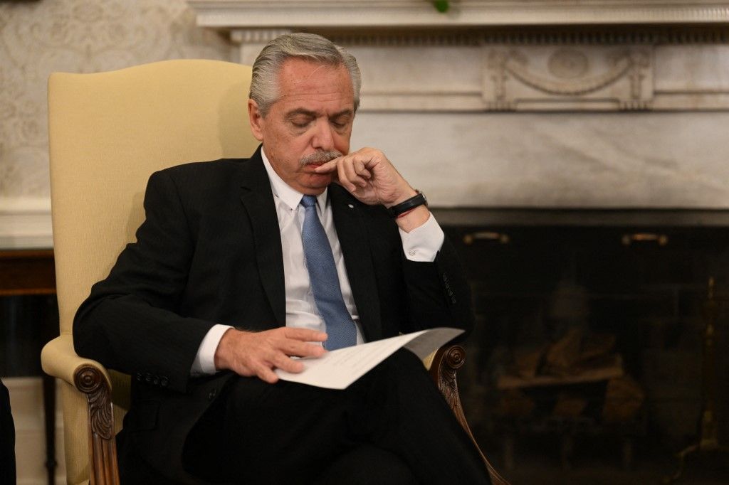 Dólar blue caliente: Alberto Fernández acusó a la oposición por la corrida