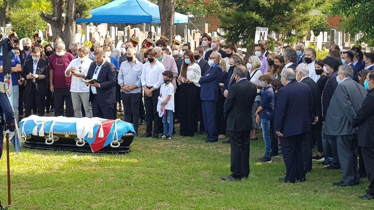 El adiós a Carlos Menem: sonó Cacho Castaña con "A mi manera"