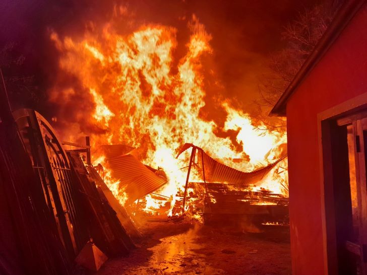 Un incendio destruyó una carpintería en Córdoba