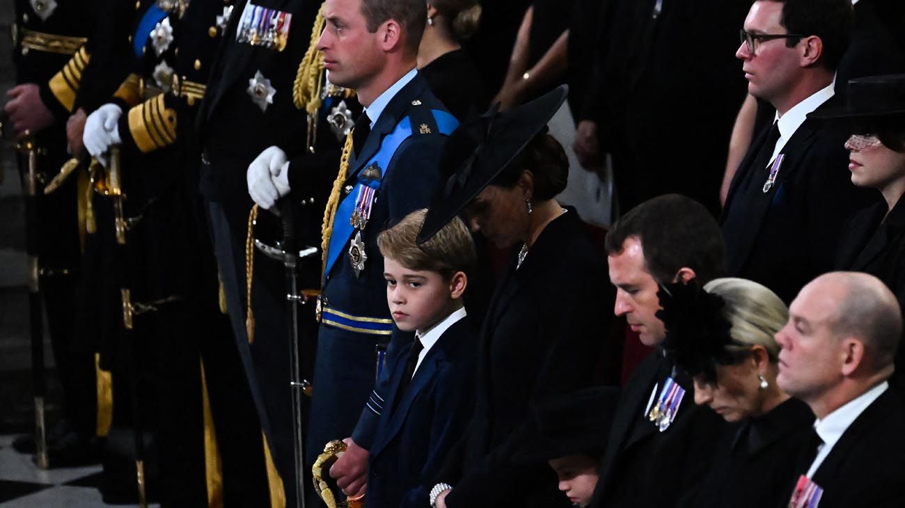 Fotos| el Príncipe Guillermo, Kate Middleton y sus hijos encabezan el funeral de la Reina Isabel II