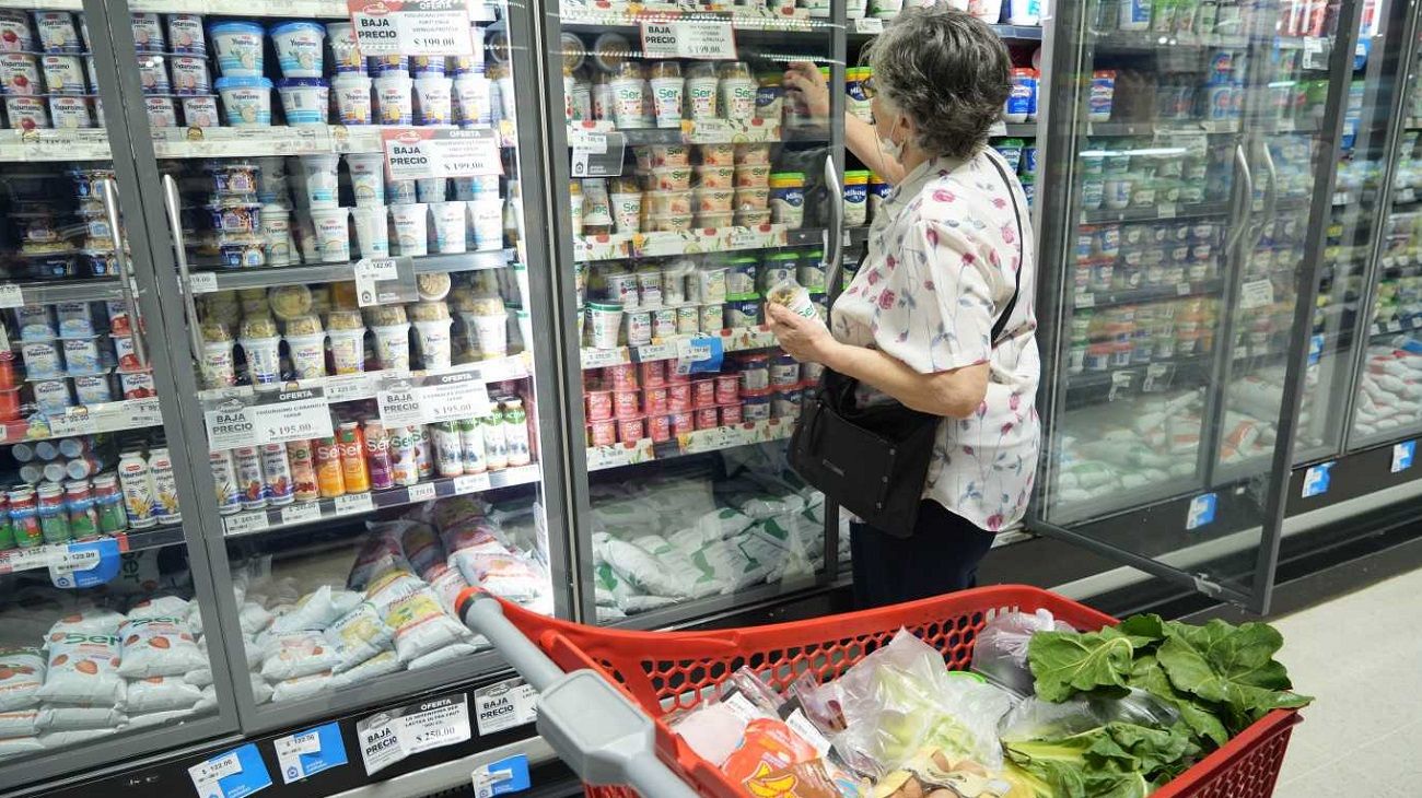 Canasta básica: una familia necesitó $232.427 en junio para no ser pobre