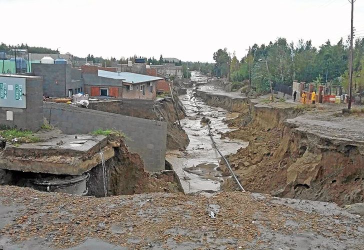 Declaran zona de desastre en Comodoro: un muerto y sigue la lluvia