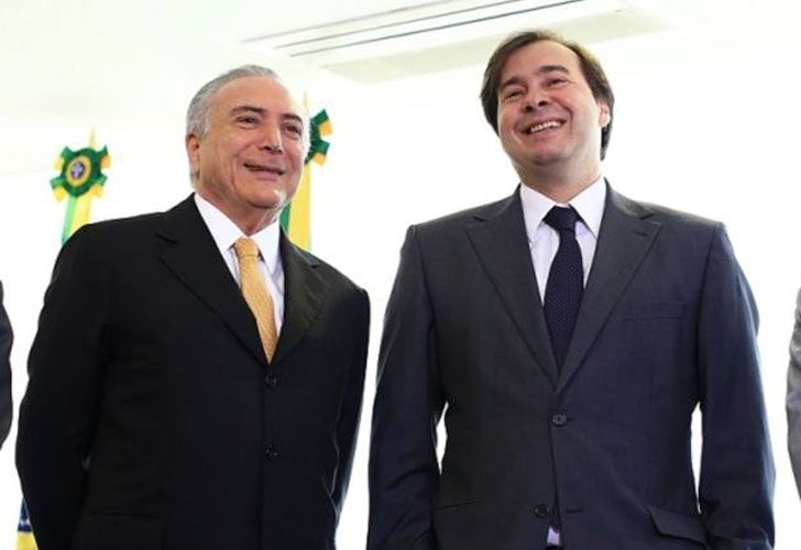 Rodrigo Maia, primero en la línea presidencial, también es investigado