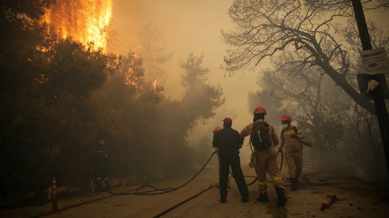 Infierno en Grecia: impactantes fotos de los los mortales incendios