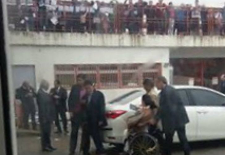 VIDEO | Escracharon a Michetti al grito de "¿Dónde está Santiago?"