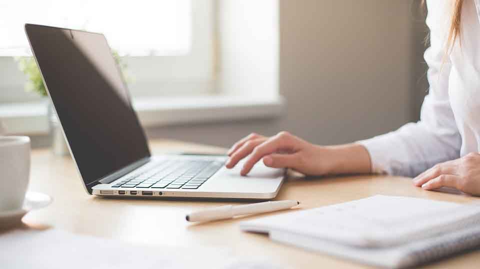 Una mujer debe indemnizar a su expareja por "escracharlo" en redes sociales
