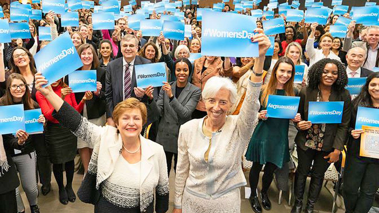 Lagarde defiende el rol del FMI y el poder que tienen las mujeres