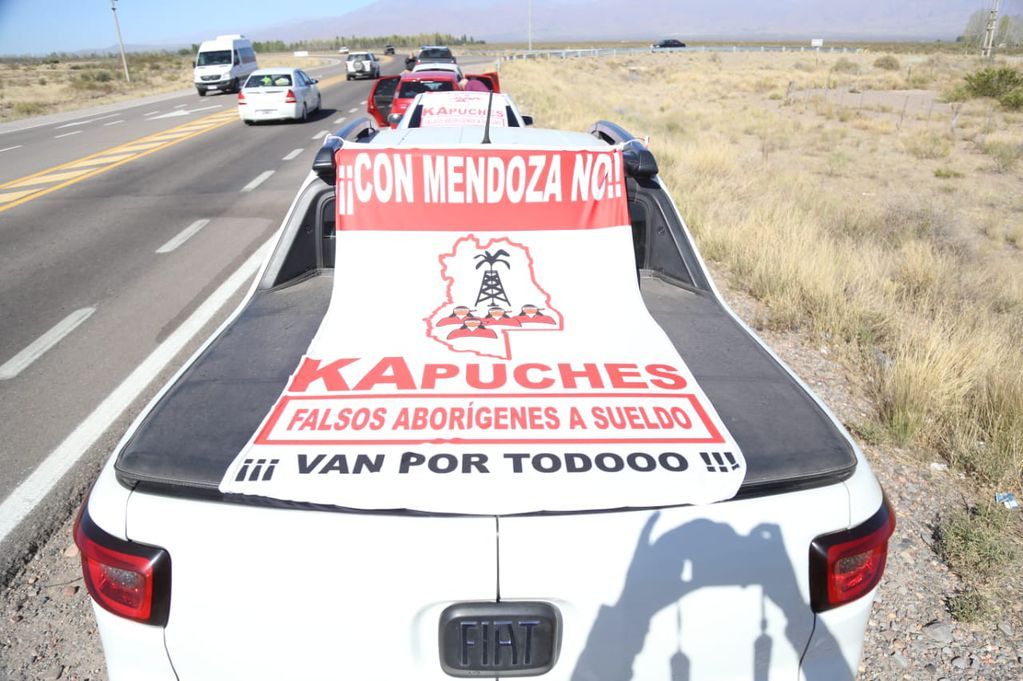 Productores y vecinos protestaron en una caravana anti mapuche en Mendoza