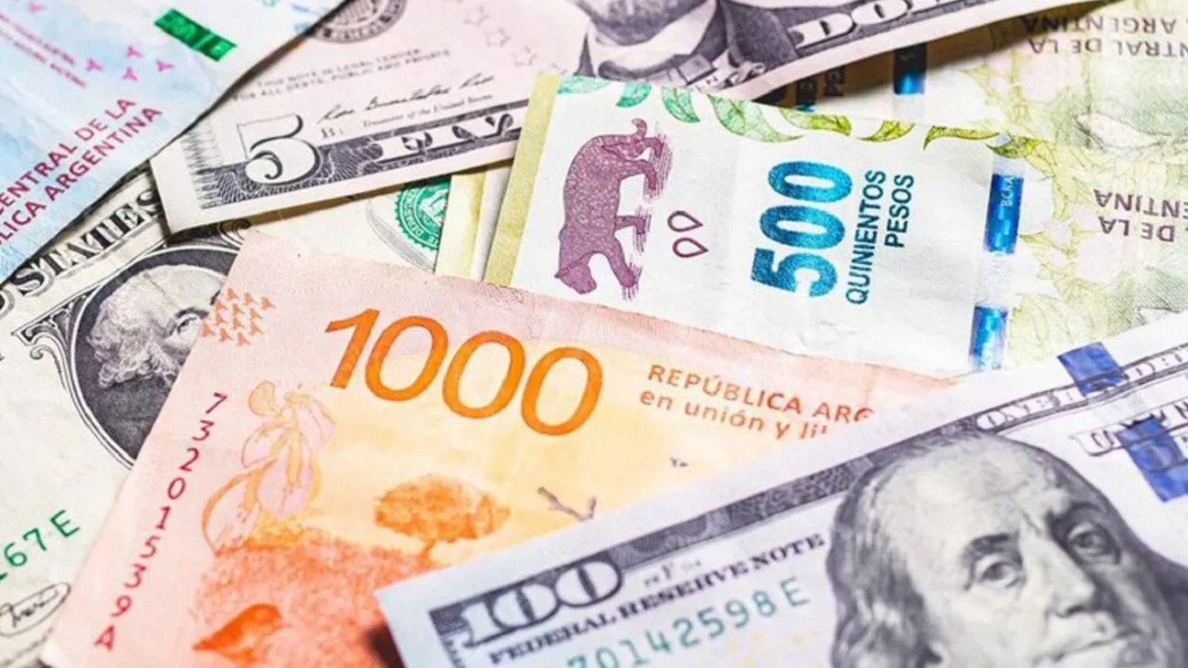 Expertos advierten que devaluar en este momento, “terminaría acabando con la actividad económica argentina”