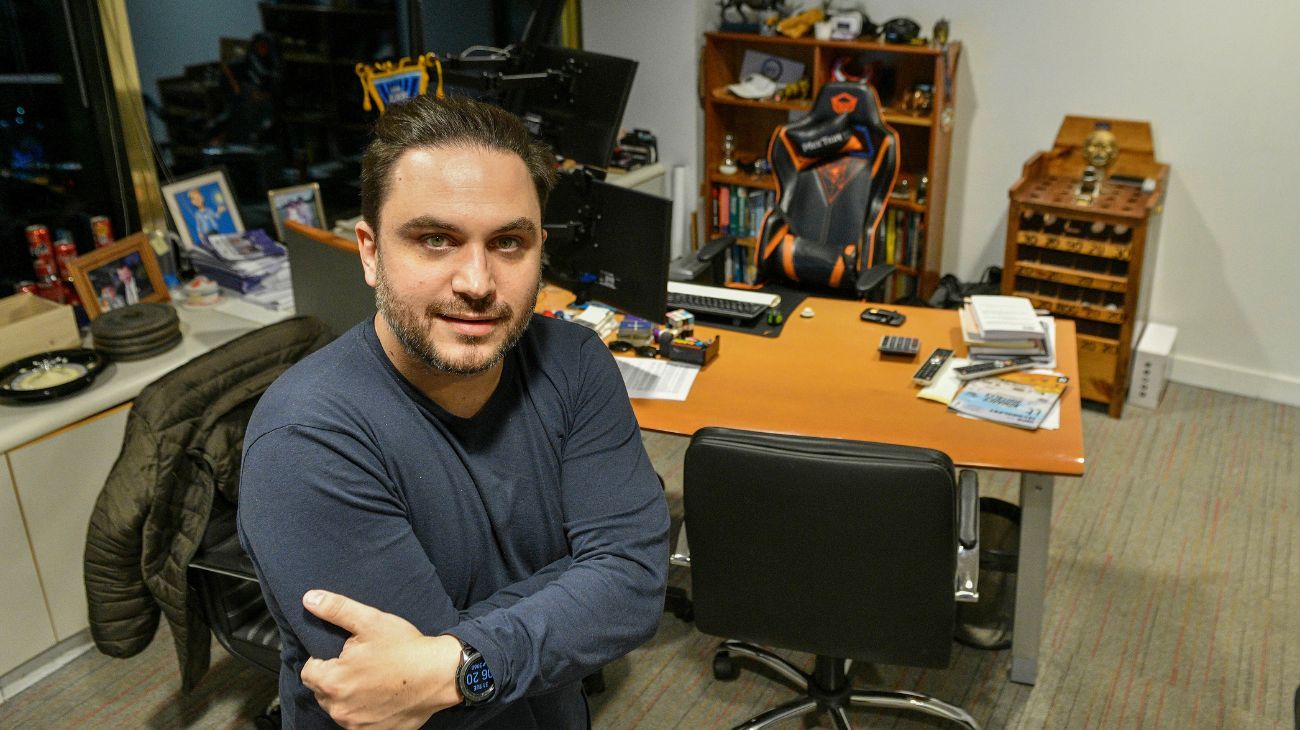 Los "consejos" de Marra a los jóvenes para "vivir" a los padres: "No está mal sacar beneficios financieros"