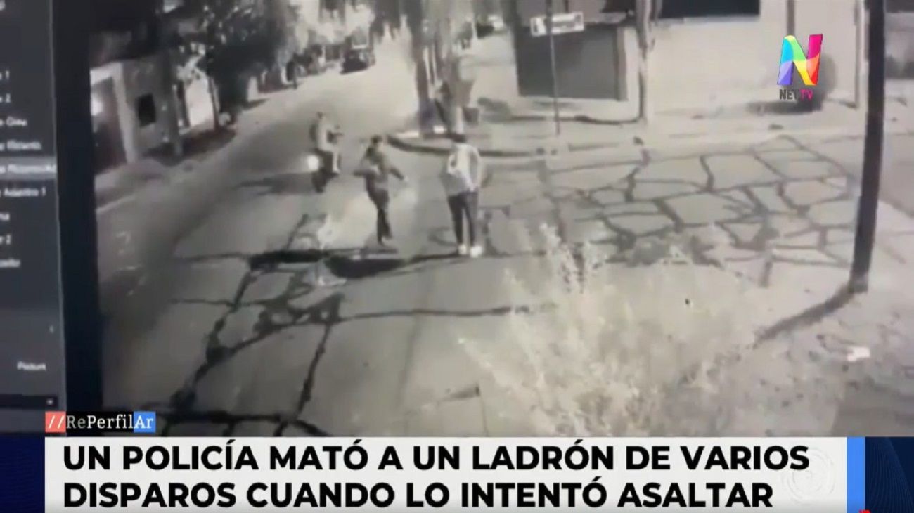 Video: un policía mató de varios disparos a un ladrón cuando intentaron asaltarlo