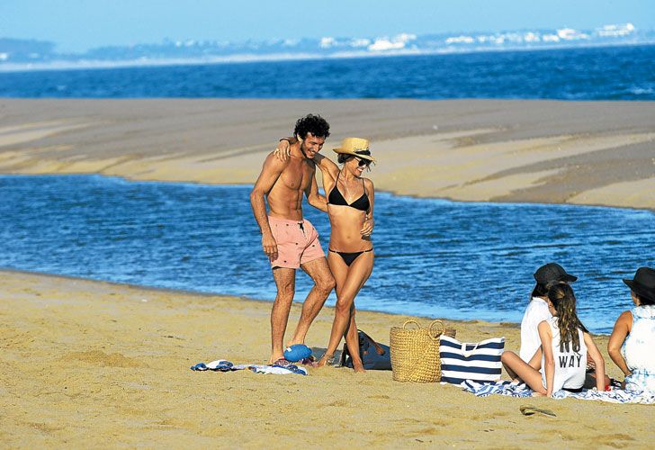 Pampita: verano facturado, show en las redes y eventos a dedo