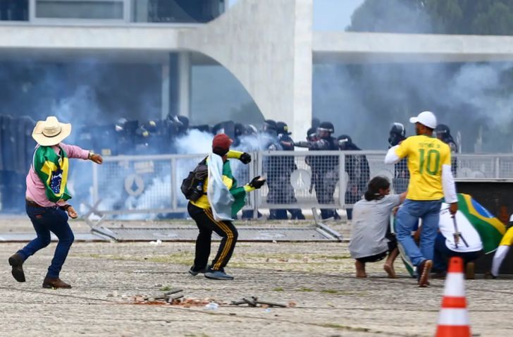 Interrogantes tras la densa trama de los ataques en Brasilia