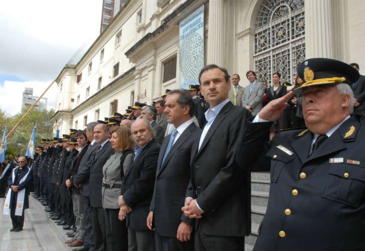 Plan Scioli: salen los gendarmes, entran las policías comunales