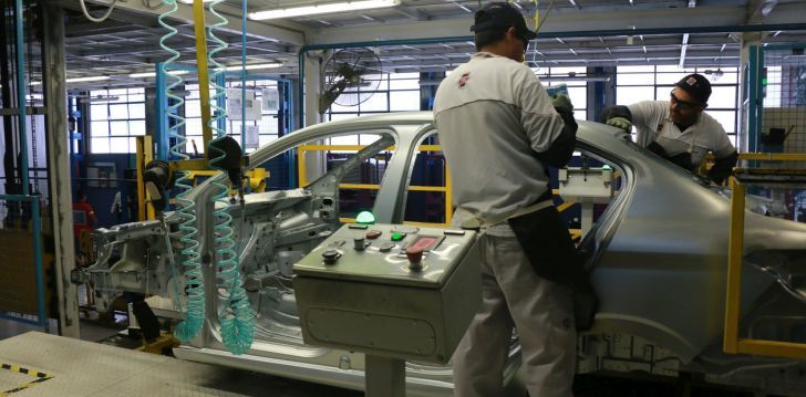 Automotrices aún no saben si ganan o pierden tras doble medida del Gobierno