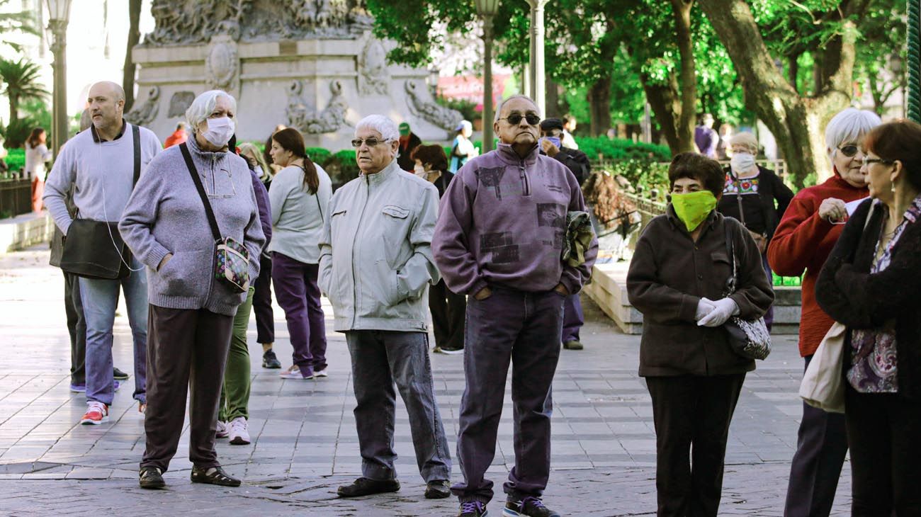 Jubilados y pensionados de ANSES: cuándo comienzan a cobrar el aguinaldo