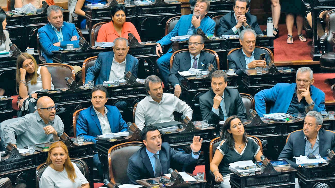 Enojados, pero juntos: el malestar compartido en la UCR suaviza las diferencias internas tras el voto dividido