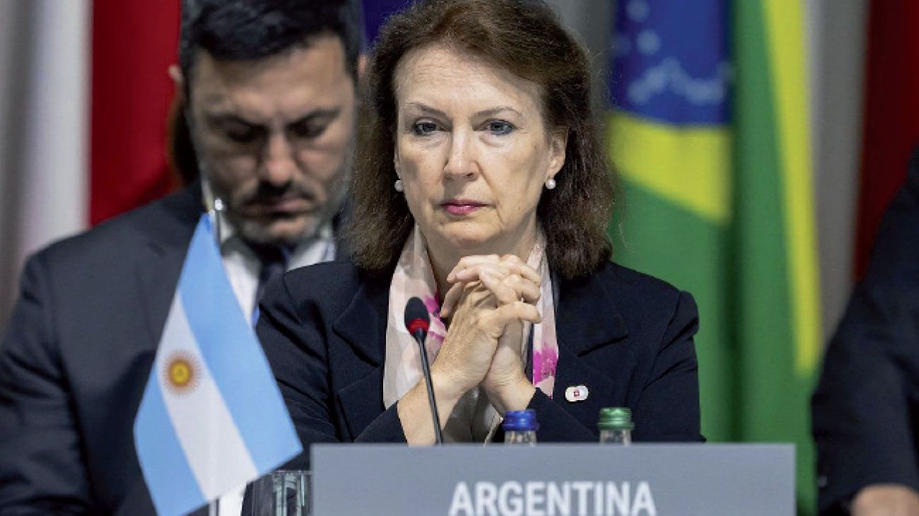 La política exterior y la jaula de hierro