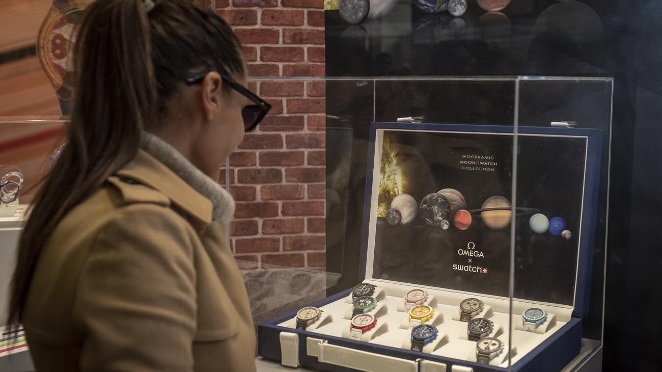 Cómo es la colección Omega x Swatch que llegó a Argentina