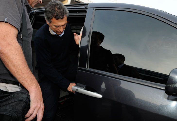 Mauricio Macri ya se transporta en camioneta blindada