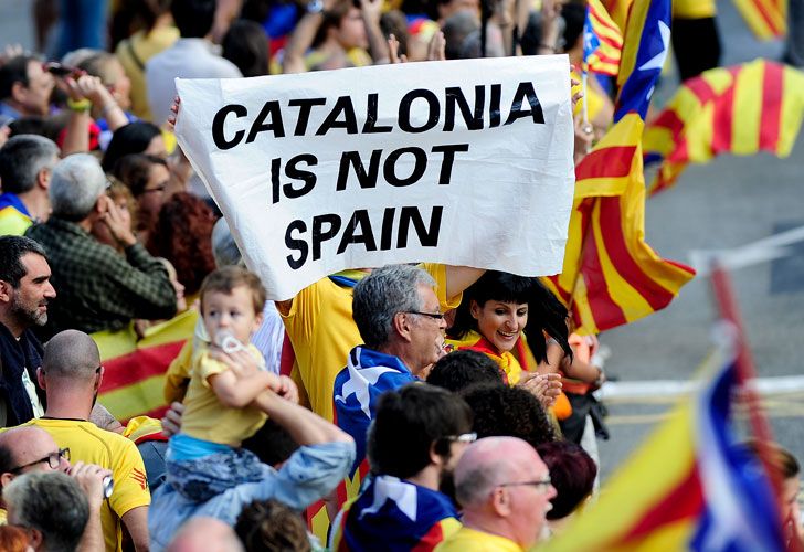 Cadena humana récord en Cataluña para reclamar su independencia