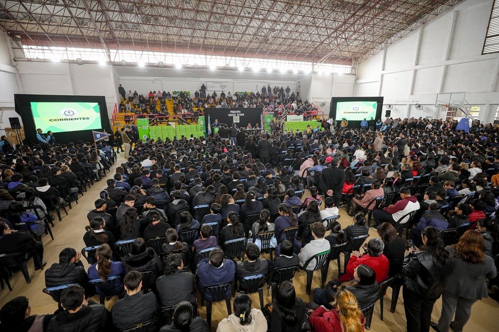 Fuerte controversia entre el Gobierno de Corrientes y docentes por los sueldos del sector