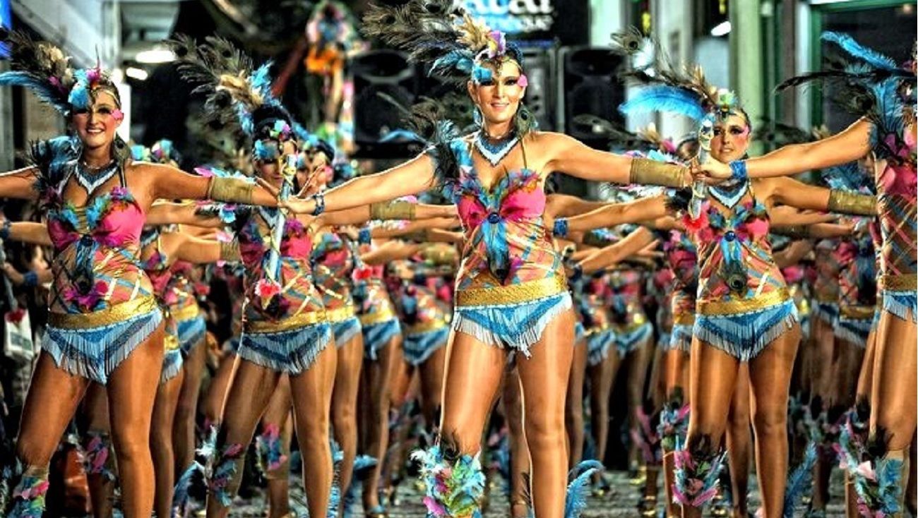 Tras dos años cancelado por la pandemia, volvió el Carnaval de Sitges y RePerfilAr dijo presente