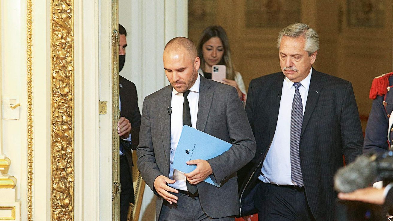 Martín Guzmán se siente empoderado pero lo acorrala la inflación y suma más fuego amigo