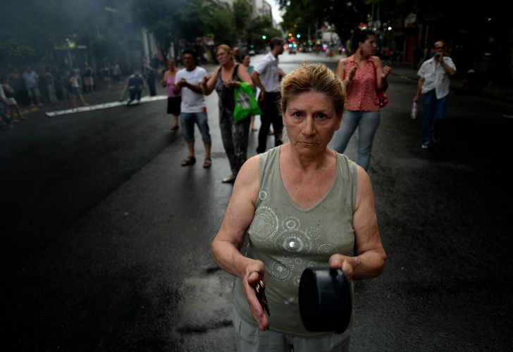 Cortes de luz | Al ritmo de las cacerolas, el Gobierno analiza su próxima jugada