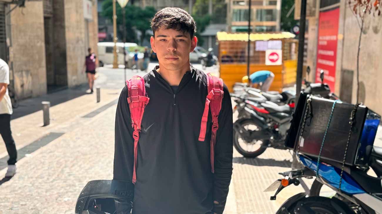 Pedalear hasta 18 horas, el algoritmo como jefe "tirano", y la amenaza del bloqueo: el trabajo de las apps, marca de una época dura