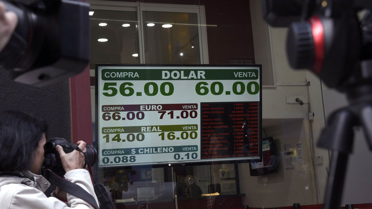 Por qué el dólar sube sin control y cuál es el techo posible hasta octubre