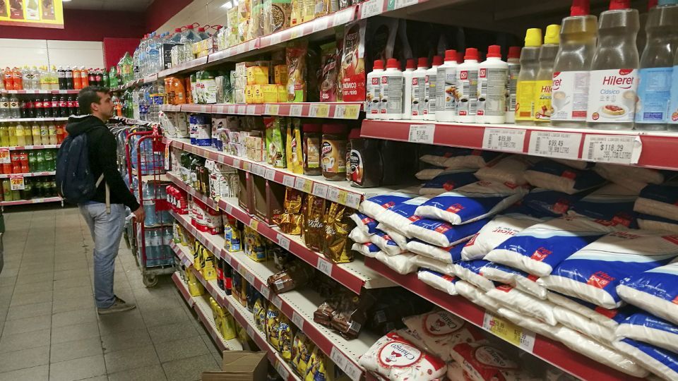 La canasta básica aumentó 2.413% en la última década