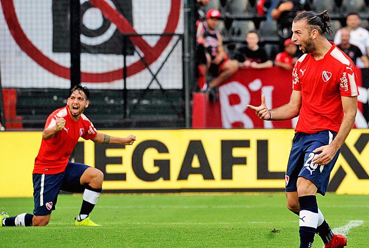 El rojo volvió al triunfo y a la copa