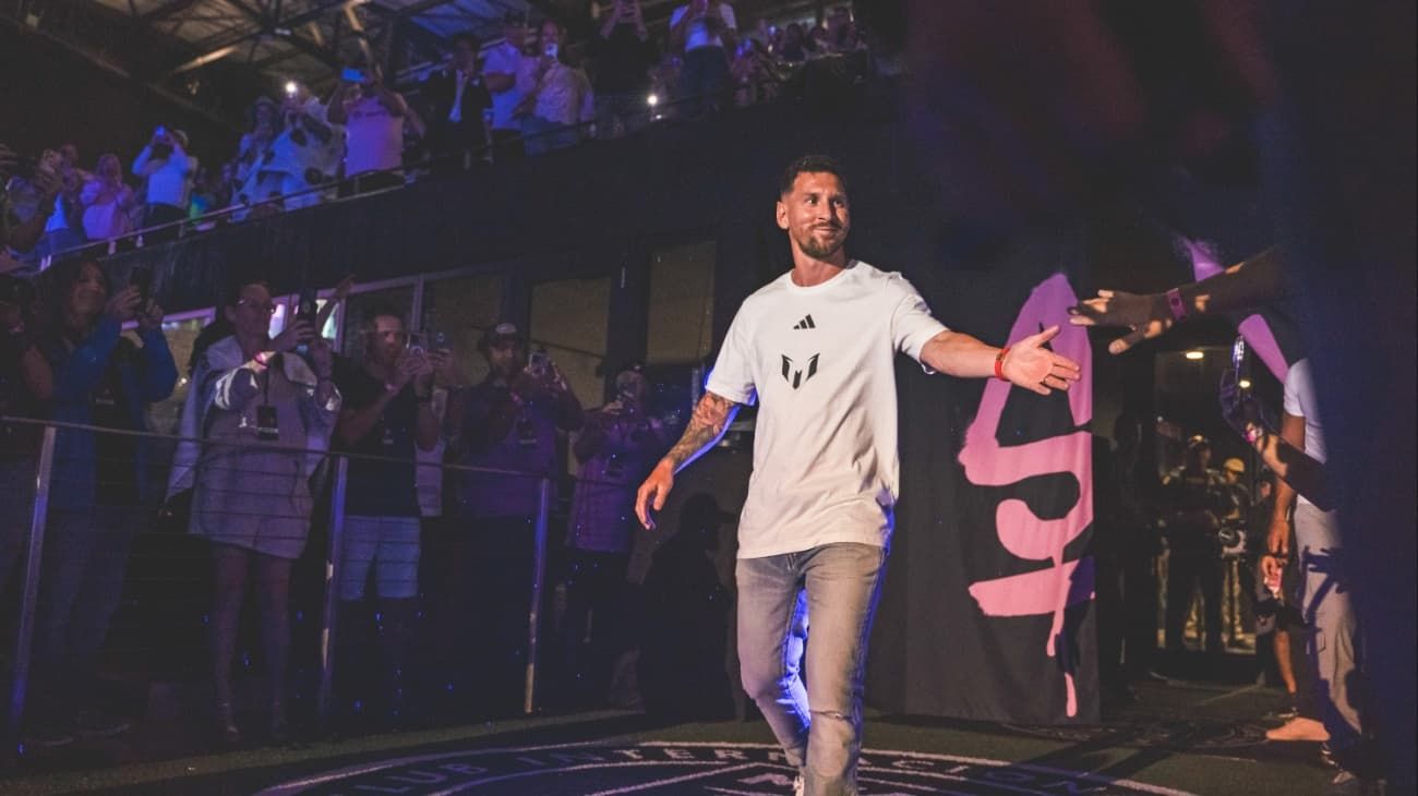 Un diluvio que no aguó la fiesta y un caño de Thiago: lo mejor de la presentación de Messi en Inter de Miami