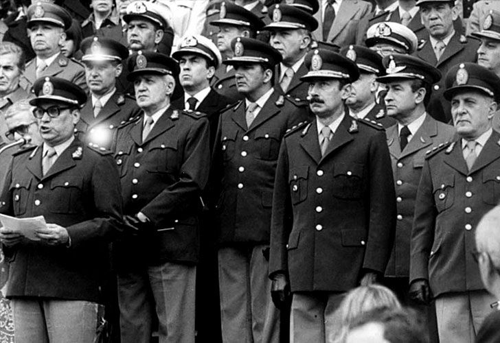 Videla no recibirá honores militares