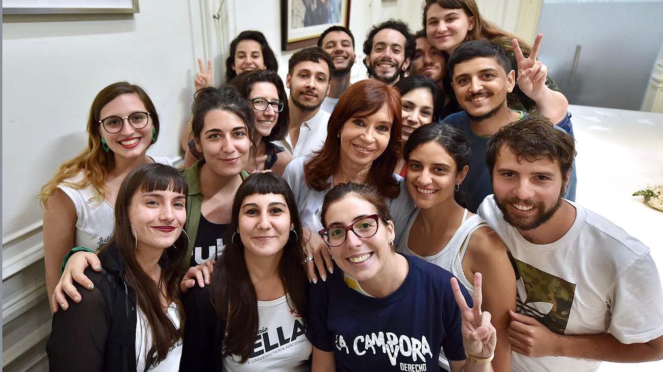 Las complicaciones en los tribunales envalentonan a CFK a ser candidata