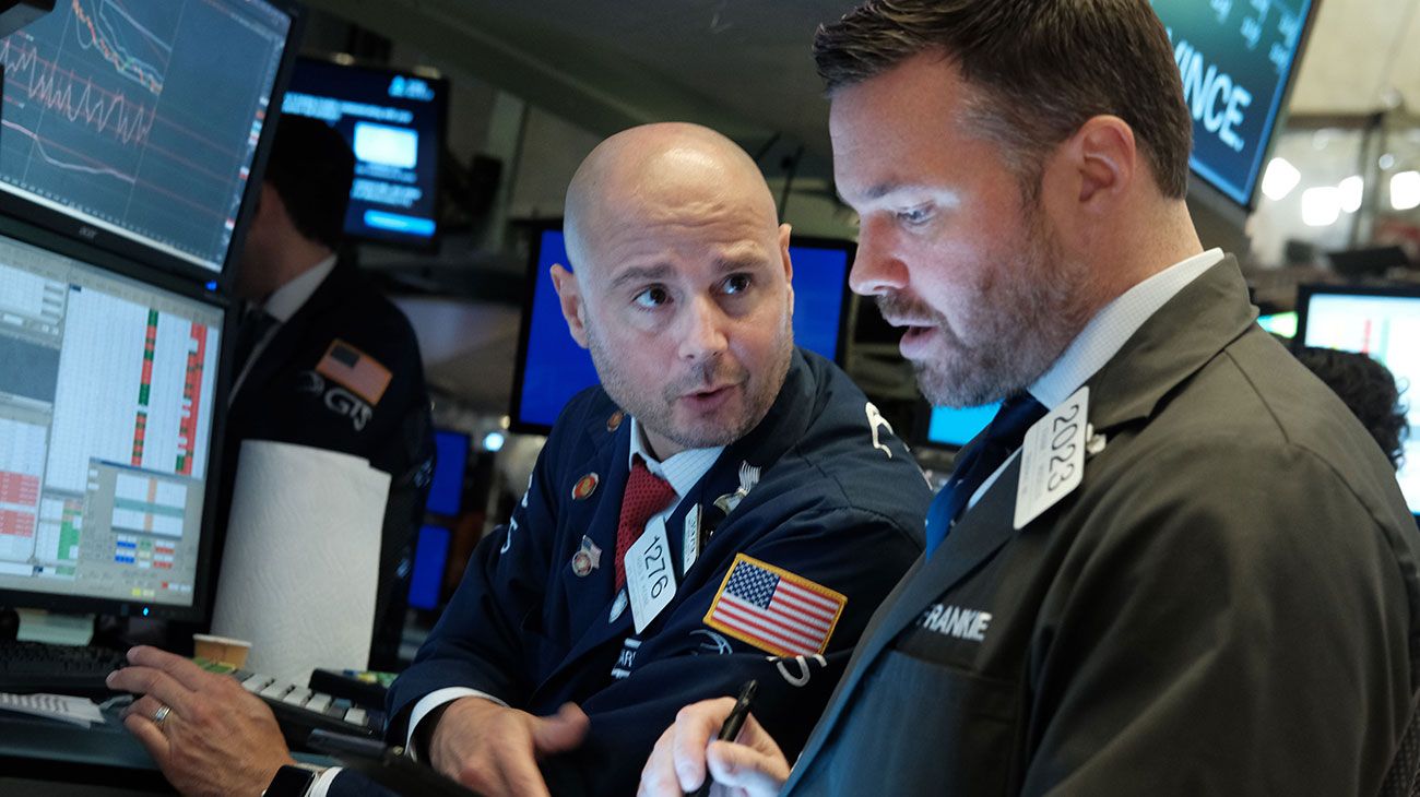Estados Unidos: repuntan las acciones a medida que el dólar sube al máximo de 2019