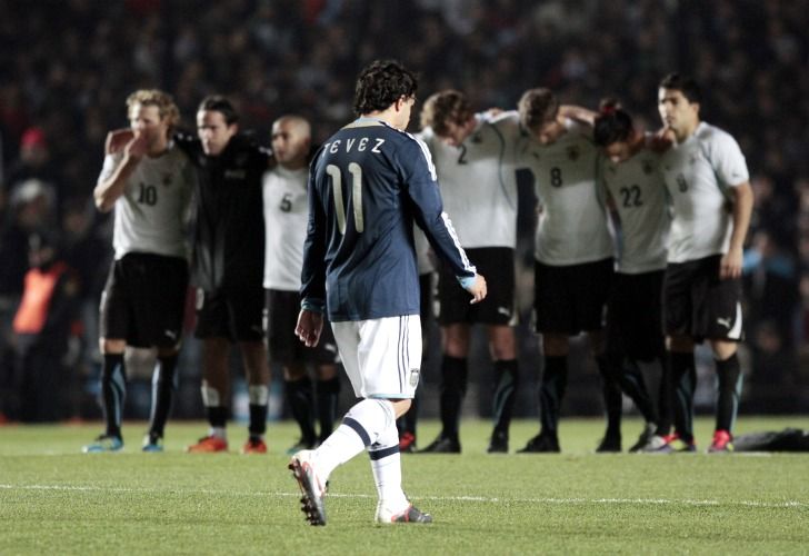 "Tevez falla con la camiseta argentina"