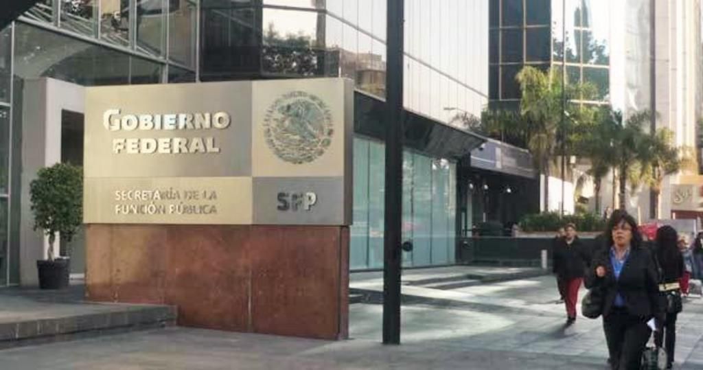 Sin piropos, abrazos ni regalos, el nuevo código de ética para funcionarios mexicanos