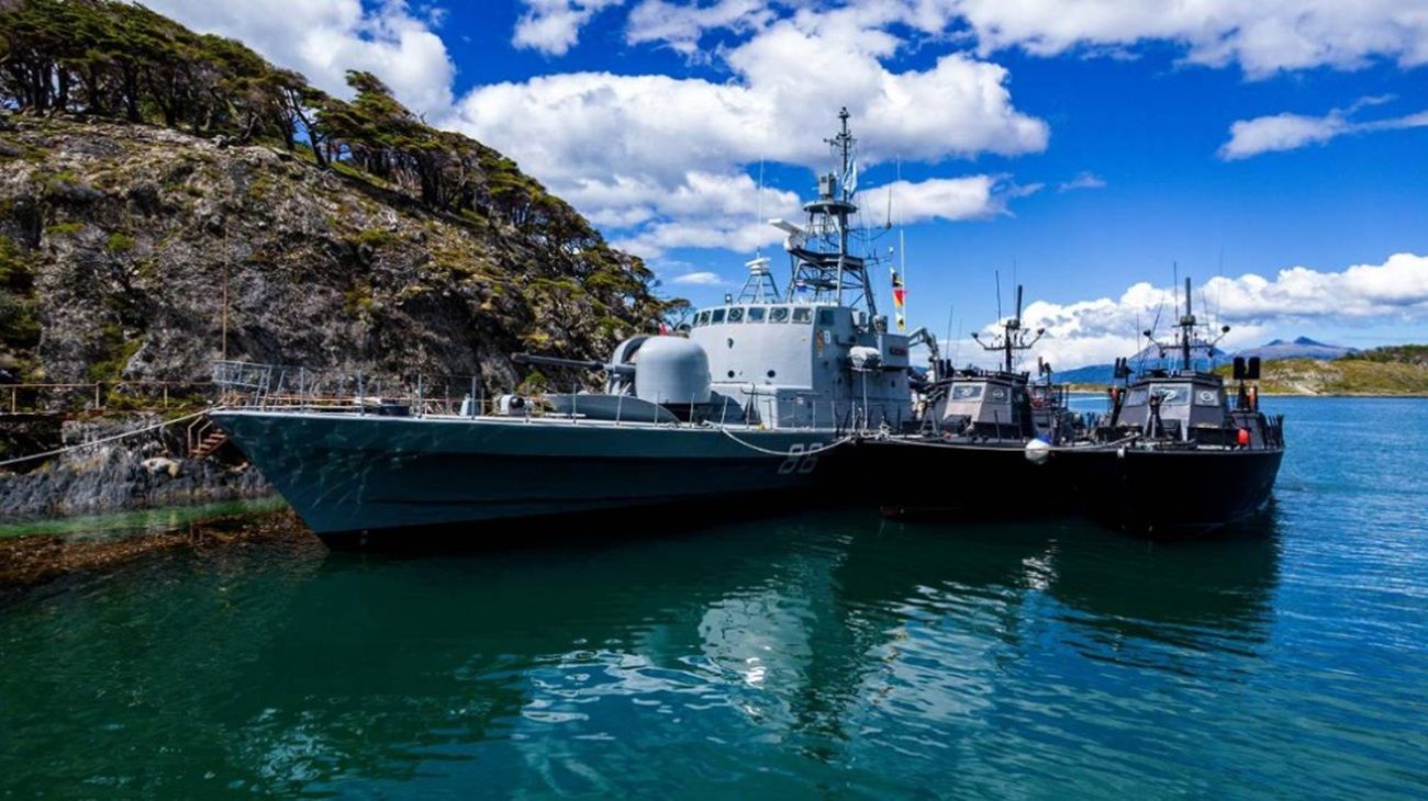 La División de Patrullado Austral de la Armada Argentina realiza ejercicios de adiestramiento en el Canal de Beagle