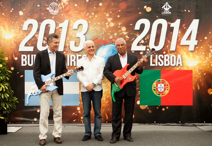 Macri "guitarreó" por el "Rock in Rio 2013"