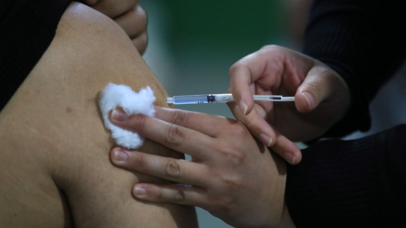 Combinación de vacunas: 5 mil porteños se anotaron como voluntarios para su estudio