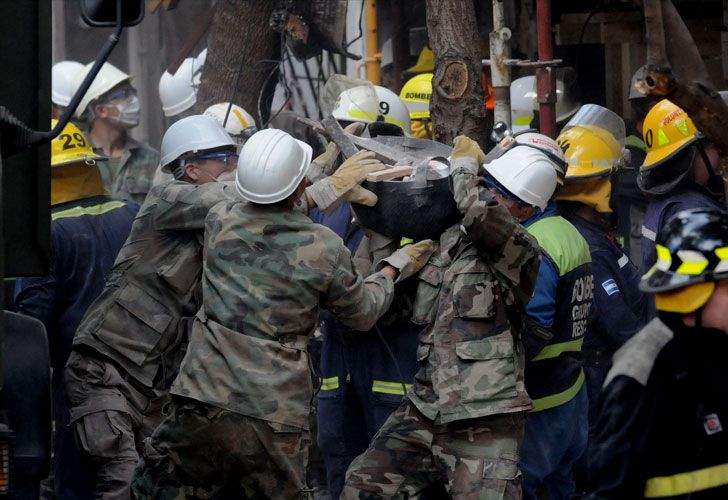 Vecinos del edificio vuelven por sus cosas