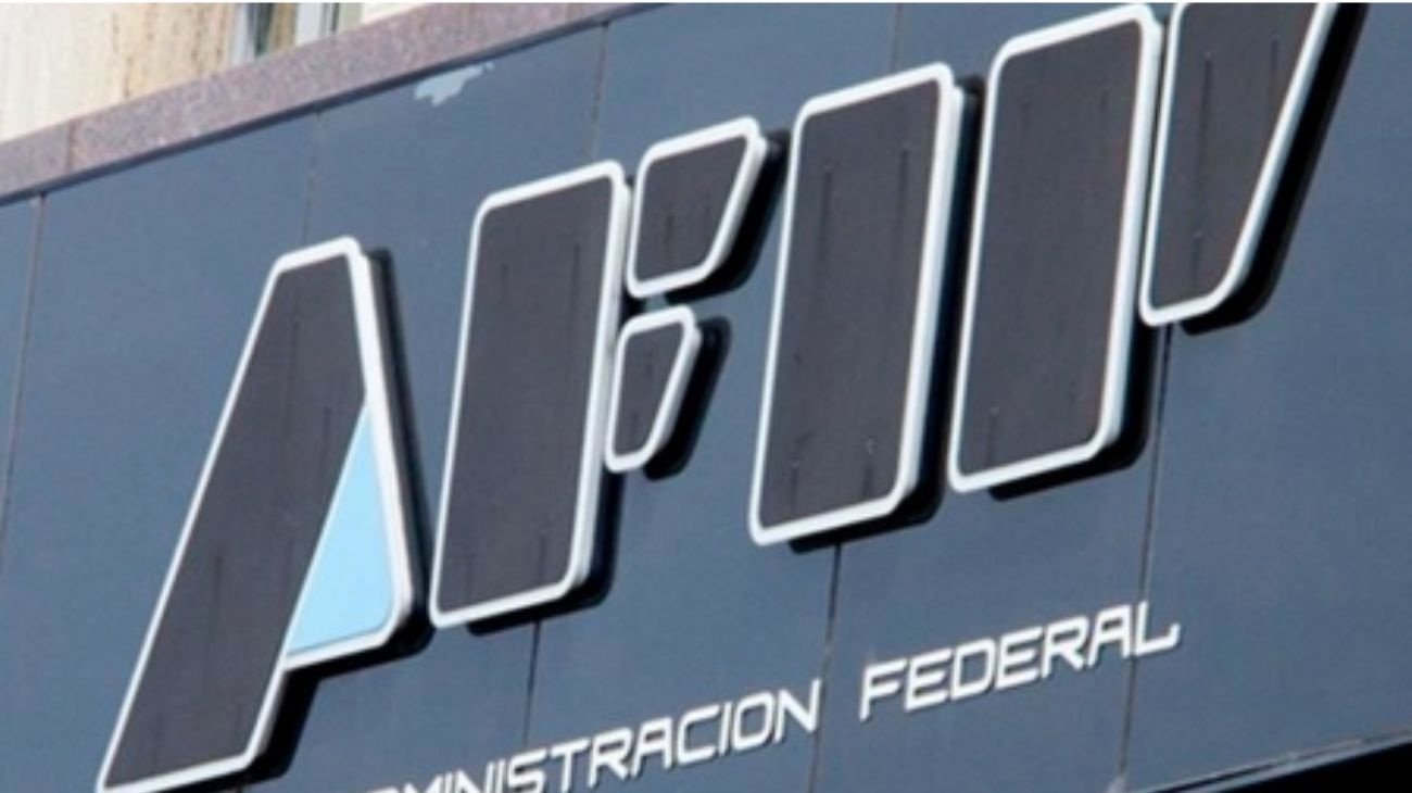 La recaudación tributaria perdió contra la inflación en 2023