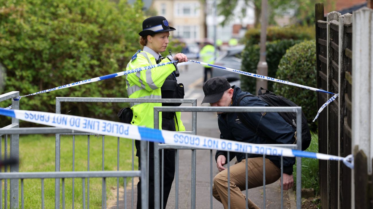 Un hombre atacó a 5 personas con una espada en Londres y mató a un niño de 13 años