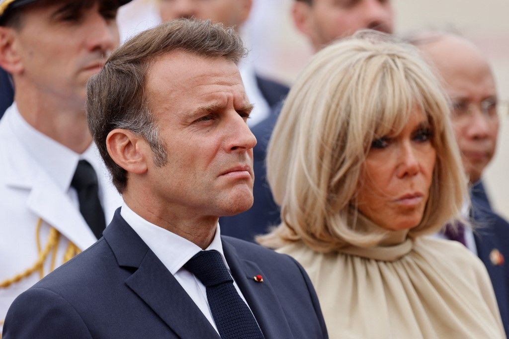 La presunta pelea de Macron y su esposa da la vuelta al mundo: ellos dicen que estaban "bromeando"