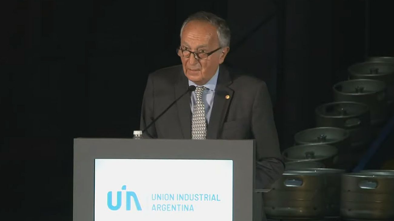 Miguel Acevedo, de la UIA, pidió hacer "algo distinto a lo de los últimos 8 años"