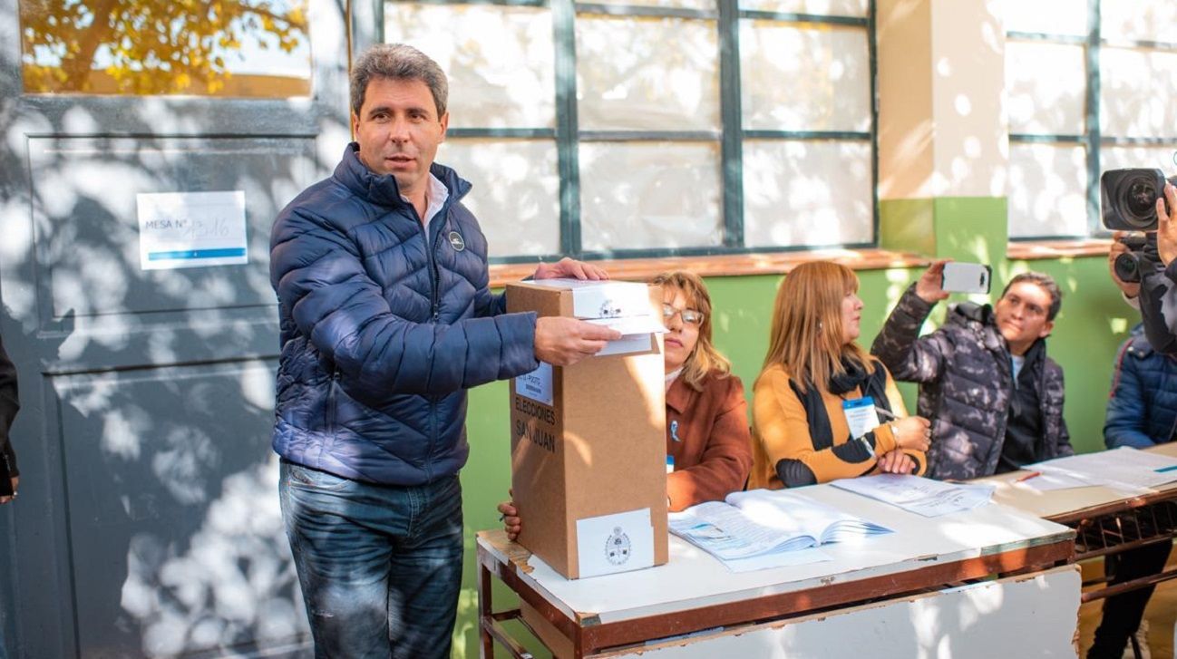 Sergio Uñac votó en San Juan y dijo que "acá no vendrá a festejar nadie"